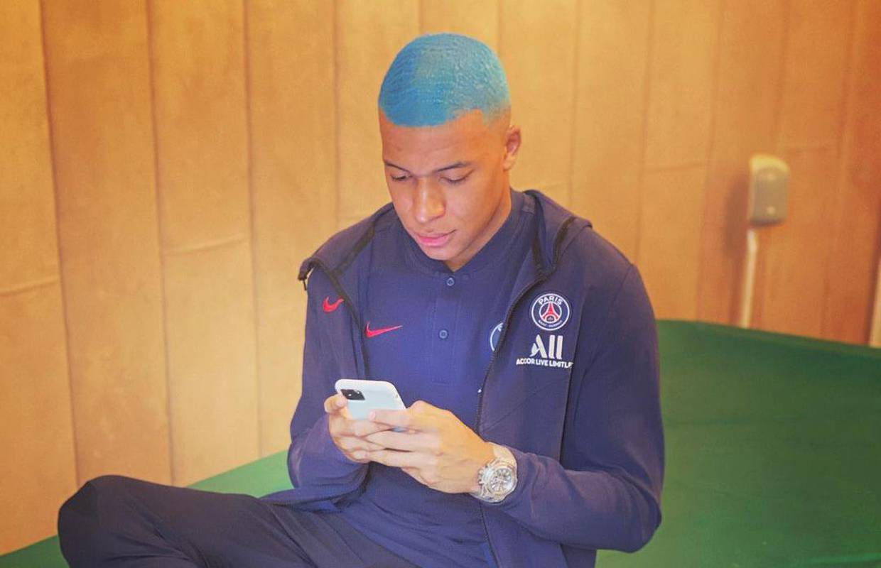 Suigrači ga zezaju zbog frizure: Mbappé je obojao kosu u plavo