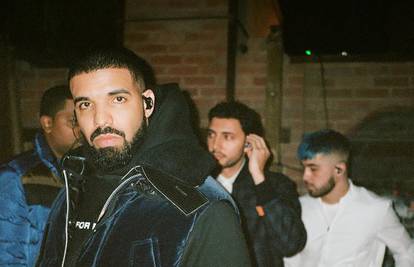 Drakea optužuju da je pedofil: Na nastupu pipkao maloljetnicu