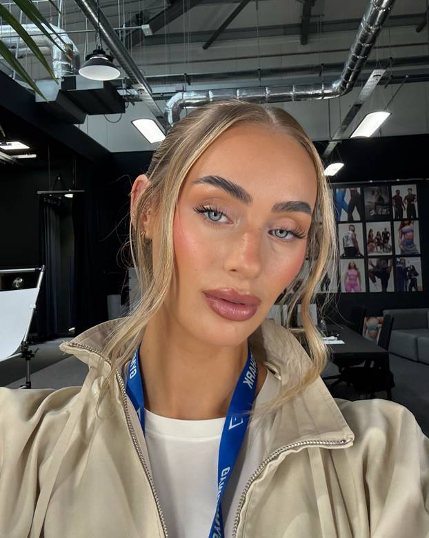 FOTO Fitness ikona ruši sve nerealne standarde ljepote: Evo što se krije iza savršenog tijela