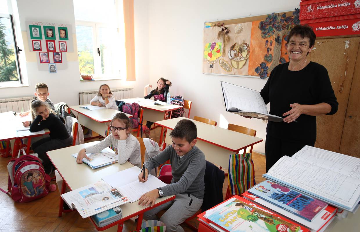 Njezina mala škola: Učiteljica Mirna u jednom ima 4 razreda