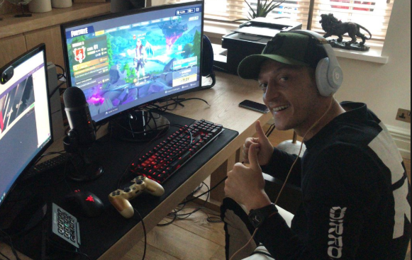 Özil ne igra nogomet zato što po 5 sati dnevno igra Fortnite