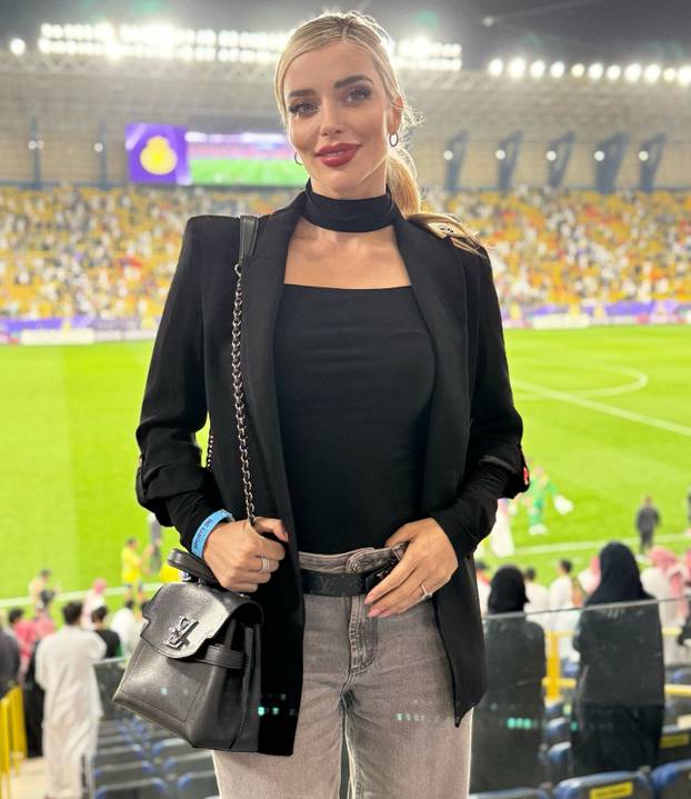 FOTO Naša prekrasna novinarka zaljubila se u ikonu Reala. Brak im je kao iz bajke, dobili i sina