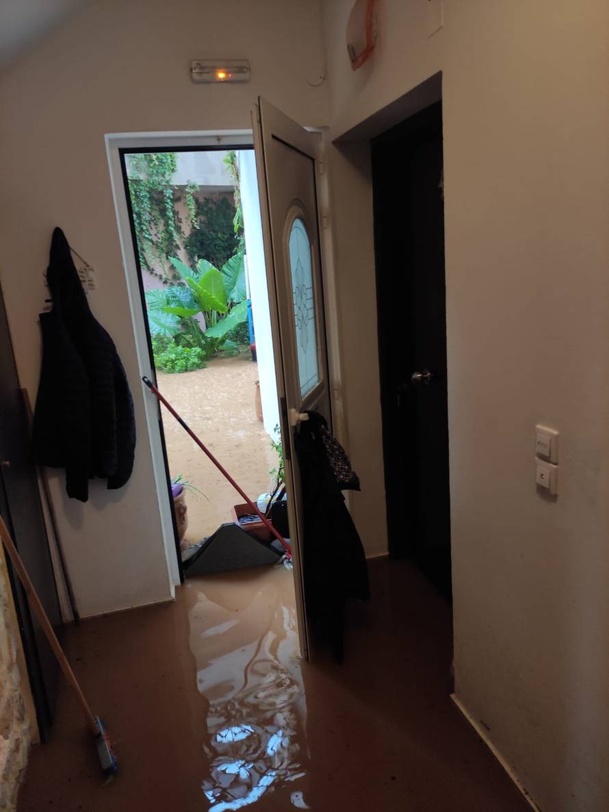 Hrvatska tenisačica zarobljena u hotelu: Auti plivaju ulicama, imamo pitke vode do večeras