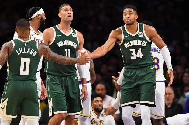 NBA: Preseason-Milwaukee Bucks at Los Angeles Lakers