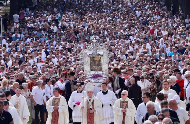 Sinj: Procesija i misa povodom blagdana Velike Gospe