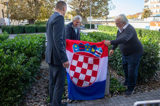 Vukovar: Svečano otkrivanje spomen-ploče "Harrisonovo cvijeće"