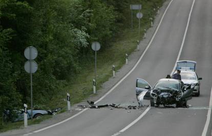 Troje ljudi ozlijeđeno u sudaru BMW-a i Opela u mjestu Murat