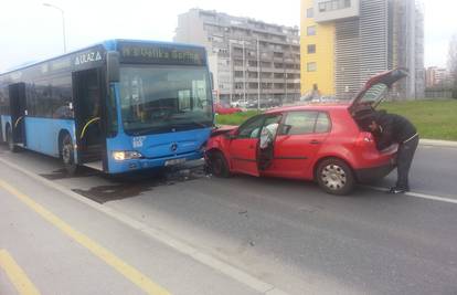 Sudarila se tri automobila i bus ZET-a: Stvorila se velika gužva