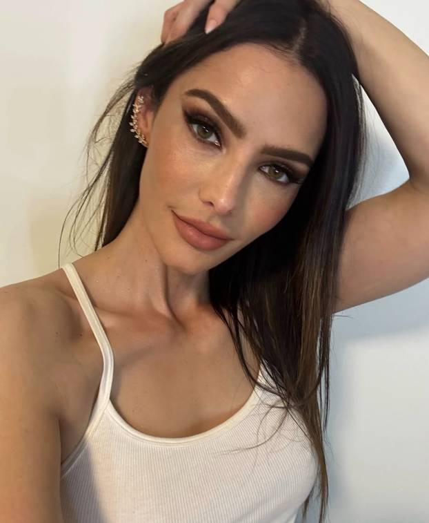 FOTO Ovo je mlađa sestra Sofije Vergare: Sandra je manekenka i glumica, ulazi u reality vode...