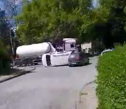 VIDEO Sudar dva automobila i kamiona u Sisku kod željezare