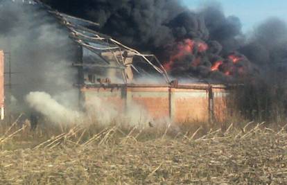 Eksplozija i dim u Kloštar Ivaniću, gorjelo je skladište