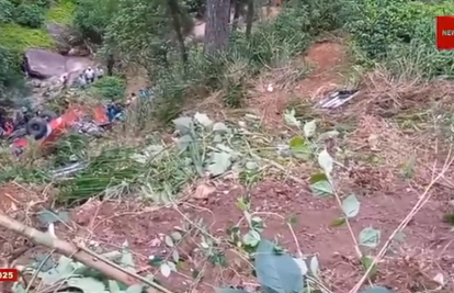 Tragedija na Šri Lanki! Autobus s hodočasnicima pao u provaliju, poginula 21 osoba