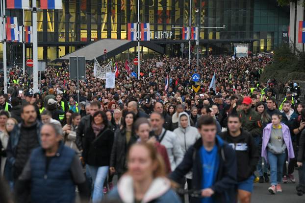 Beograd: Mirni prosvjedni mimohod u povodu 11 mjeseci od novosadske tragedije