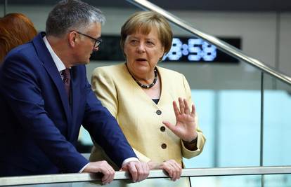 Merkel: Svi smo mi, čak i gospodarski najveća Njemačka, posve sami na otvorenom polju