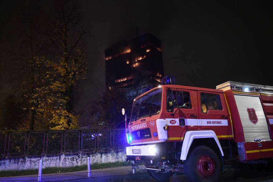 Zagreb: Pozar u Vjesnikovom neboderu