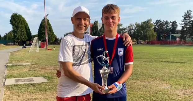 FOTO Mladenov život kroz slike: Driblao Modrića i osvojio Kup, sin nosi dres mladih 'vatrenih'