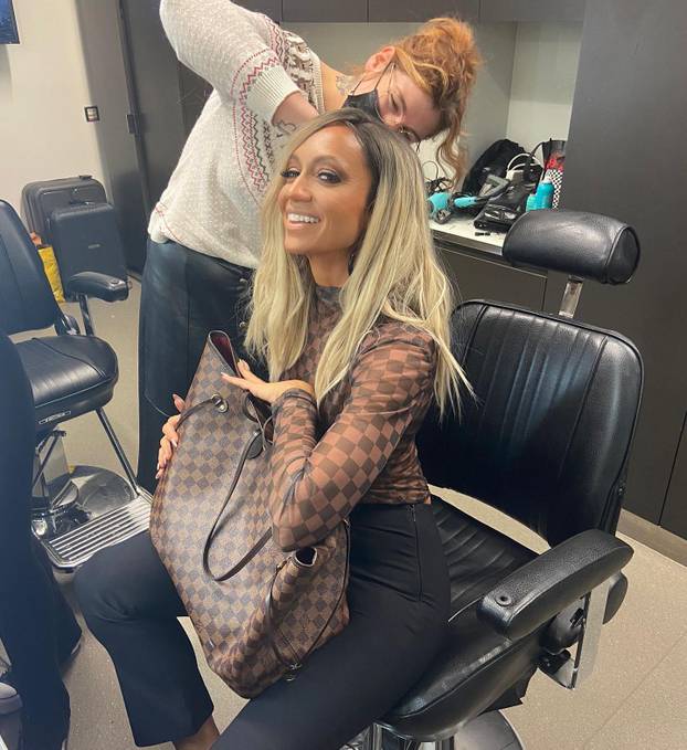 FOTO Incident u studiju Lige prvaka: Voditeljici pukla uska haljina, Henryju su 'bježale oči'