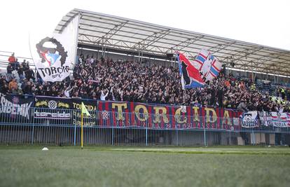 VIDEO Navijači Hajduka čekaju u redovima, ali u Koprivnici