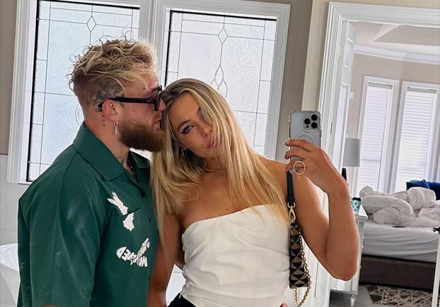 Zaručnika brine kad pozira bez gaćica. Najljepša sportašica na svijetu sad ima i novi problem