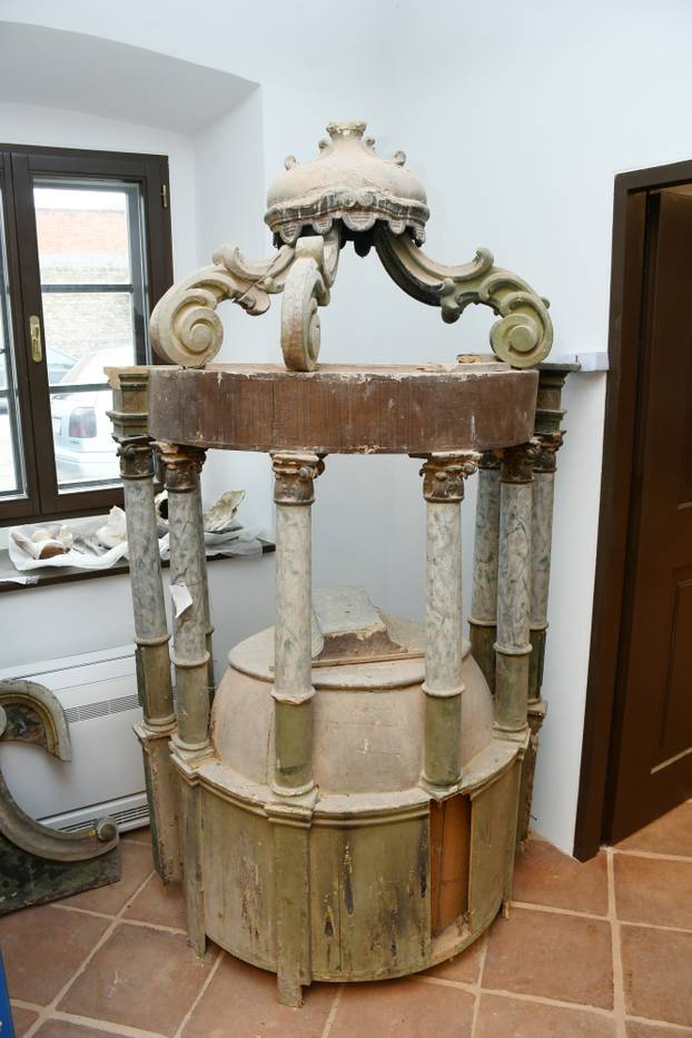 Sisak: Sisački biskup Vlado Kosić blagoslovio je župnu kuću, danas čuvaonicu župe sv. Marije Magdalene u Selima