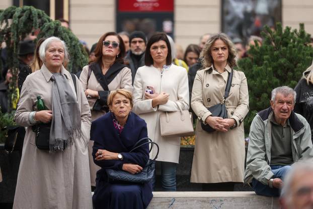 Komemoracija za Halida Bešlića u sarajevskom Narodnom pozorištu