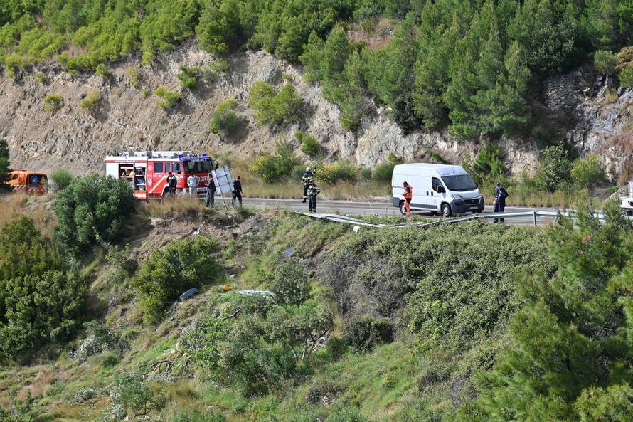 U Krvavici pored Makarske sletio s ceste autobus Duće Toursa