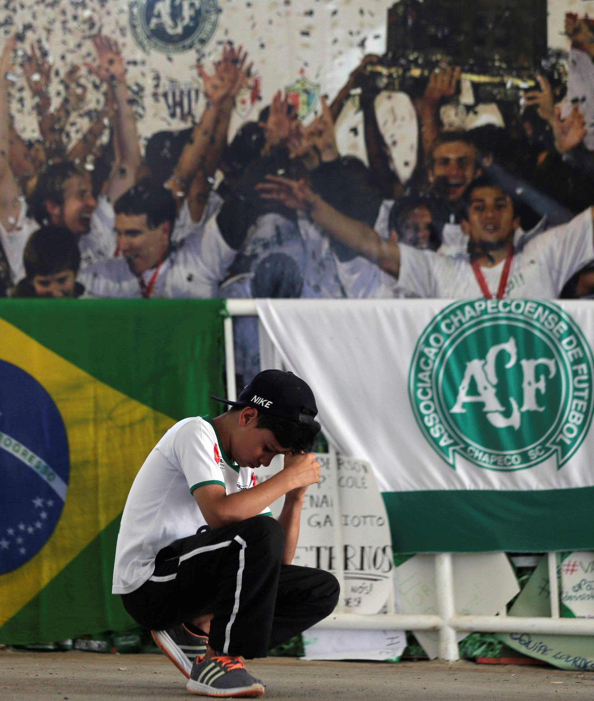 A young fan of Chapecoense soccer team pays tribute to Chapecoense's players at the Arena Conda stadium in Chapeco