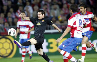 Messi i treću utakmicu u nizu bez gola: Granadi dva crvena