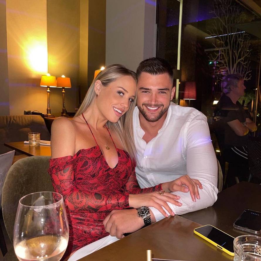 Šukerova bivša cura druži se s misterom: 'To je dečko za tebe'