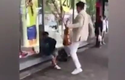 Video zgrozio Srbiju: Violinist šutnuo torbu dječaku prosjaku