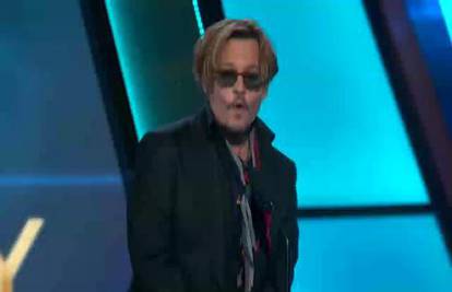 Pijani Johnny Depp mumljao na dodjeli filmskih nagrada
