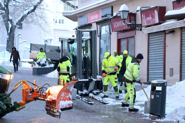 Zagreb: Nastavlja se uklanjanje snijega iz centra grada