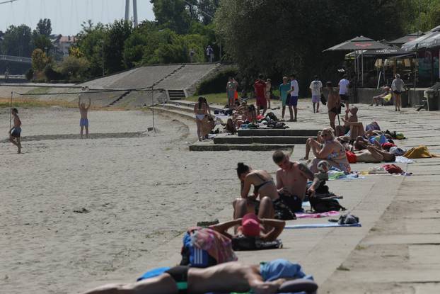 Osijek: Građani potražili osvježenje na Kopiki