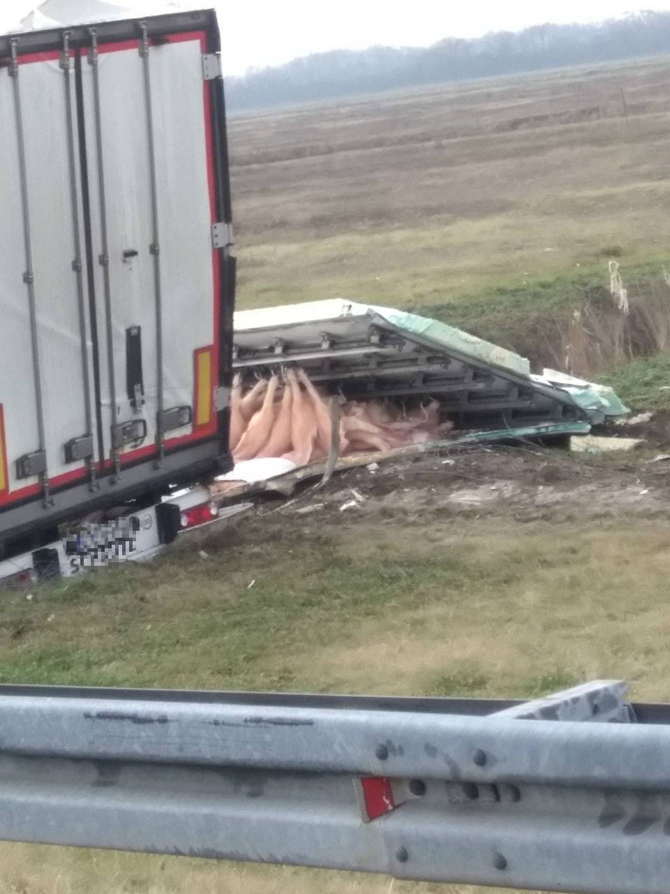 Prevrnuo se kamion: Vozač je u teškom stanju, bori se za život