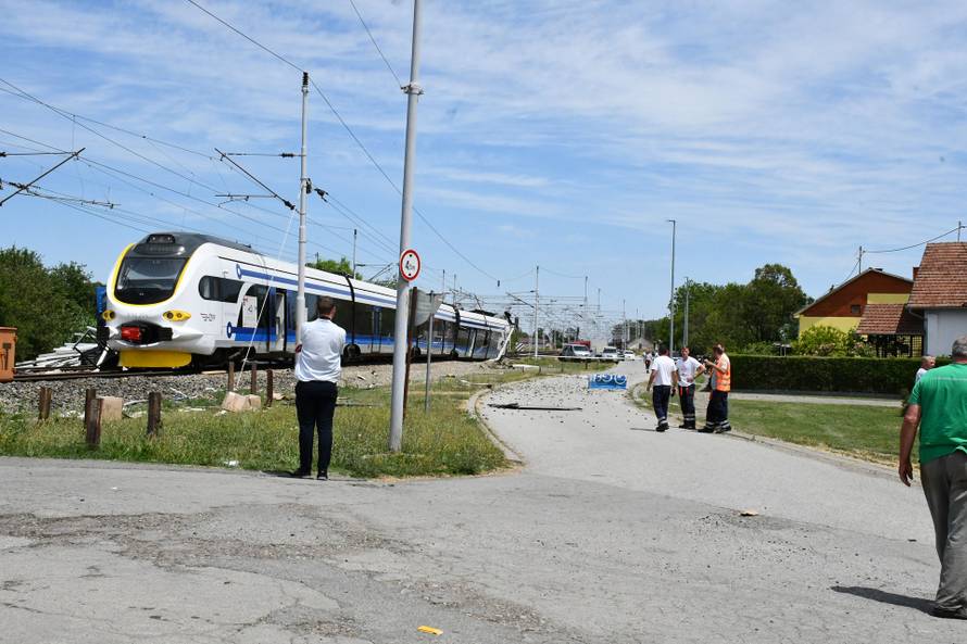 Vozač koji je poginuo u naletu vlaka kod Sl. Broda nije stao na zvučnu i svjetlosnu signalizaciju