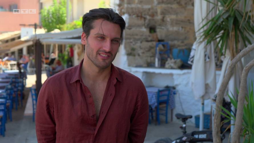 Kreće Gospodin Savršeni! Petar i Karlo odmah će dijeliti ruže, a neke cure neće dospijeti u vilu