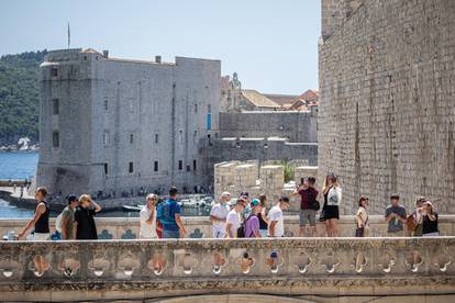 Gužva u Dubrovniku: Sezona je na vrhuncu i grad vrvi turistima