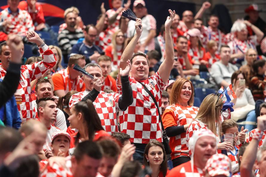 U boj, u boj: Podrška navijača u Grazu kao da smo u Hrvatskoj!