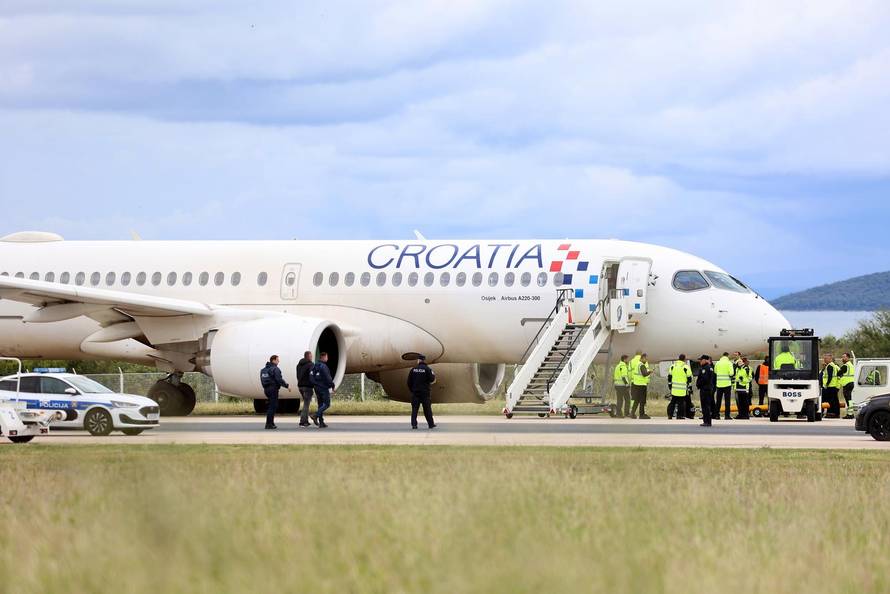 Split: Avion Croatia Airlinesa izletio sa staze