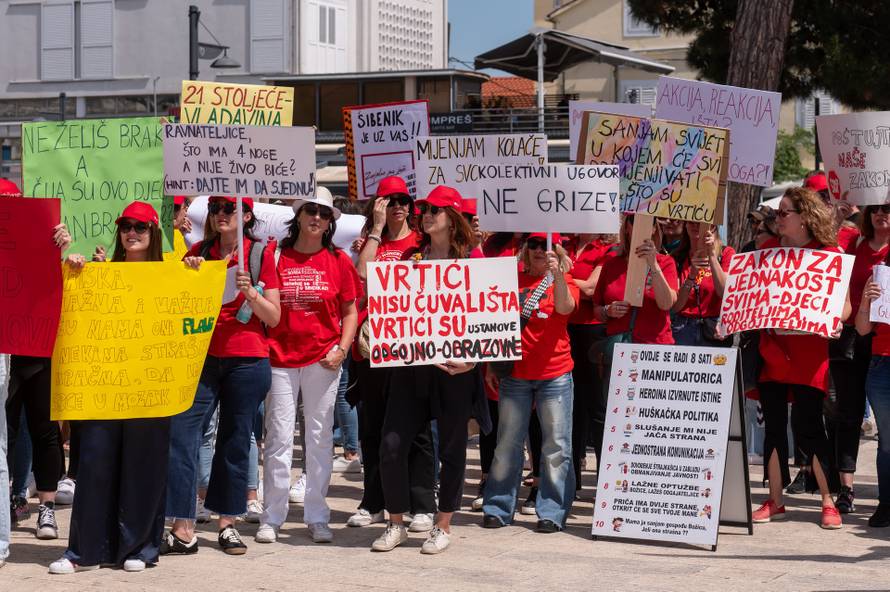 Biograd na Moru: Odgajateljice su održale prosvjed ispred gradske uprave
