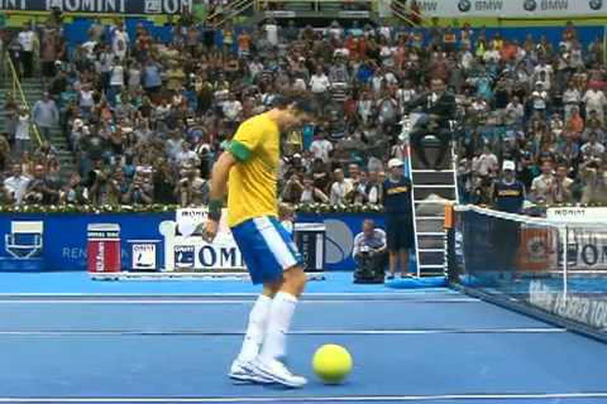 Federer u dresu Brazila igrao nogo-tenis s Haasom u Riju
