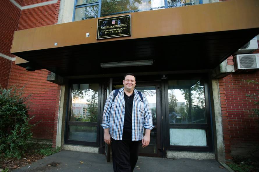 Priveden je novinar Indexa, sve zbog dvije objave na Twitteru?