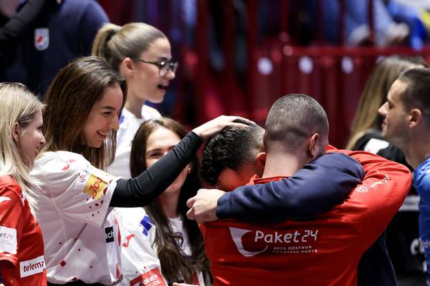 Malmo: Hrvatski rukometaši ipak najviše vole proslavu ulaska u polufinale uz poljupce svojih partnerica i zagrljaje obitelji