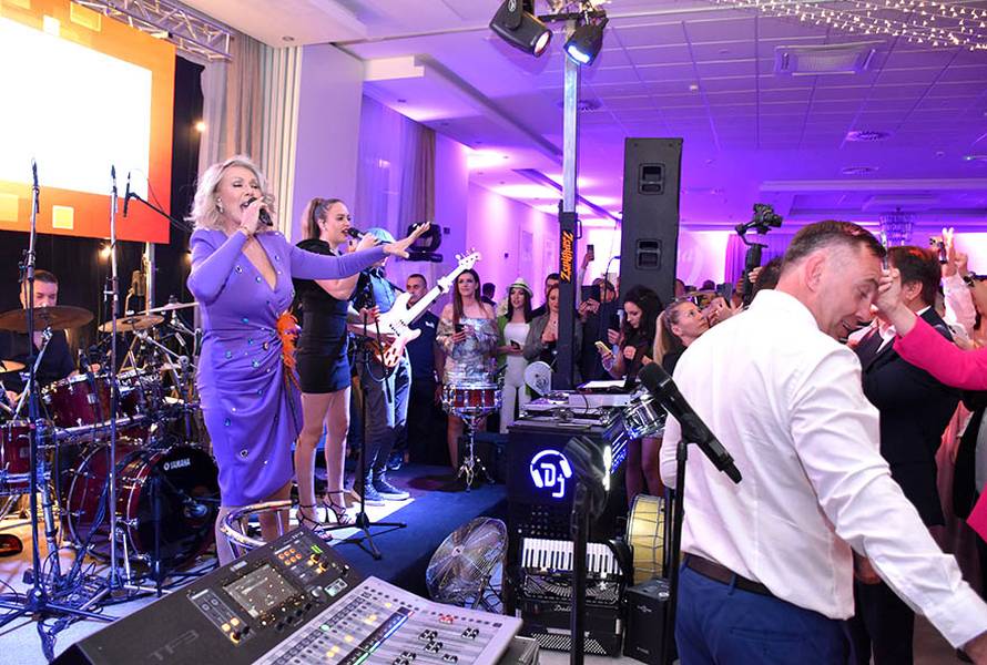 Ispovijest slavonske mladenke: Brena je pjevala duže no što je trebala, Grašo nam je prijatelj...