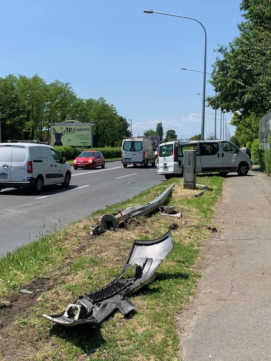VIDEO Sudar na Aleji Bologne, stup pao preko tri trake: 'Clio je pobjegao, a BMW ga je lovio!'