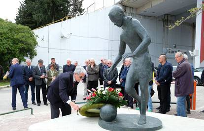 Veterani, obitelj i bivši suigrači poklonili se legendarnom Bajdi