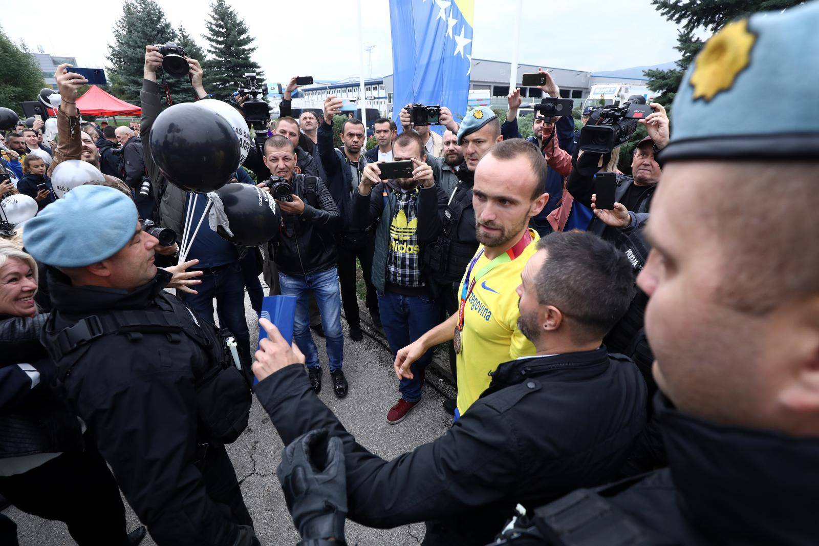 BiH dočekala svog junaka! Pale i suze, Tuka se ženi za 8 dana