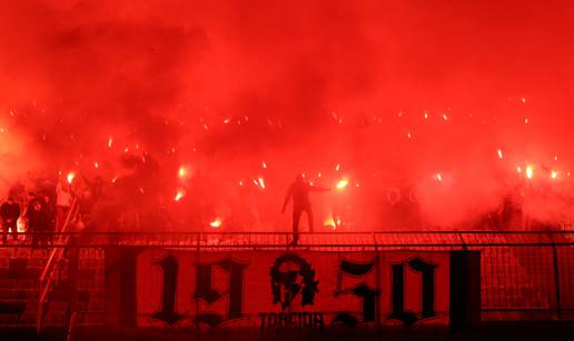 Torcida se molitvom, pjesmom i bakljadom oprostila od Žana