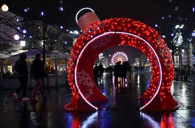FOTO Advent u Slavonskom Brodu: Dvije lokacije, nove atrakcije i nezaboravni doživljaji