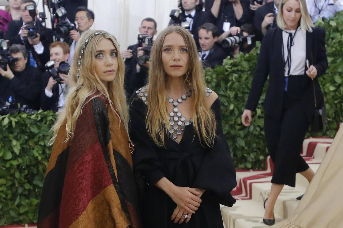 Sestre Olsen znaju kako izabrati glamuroznu večernju haljinu